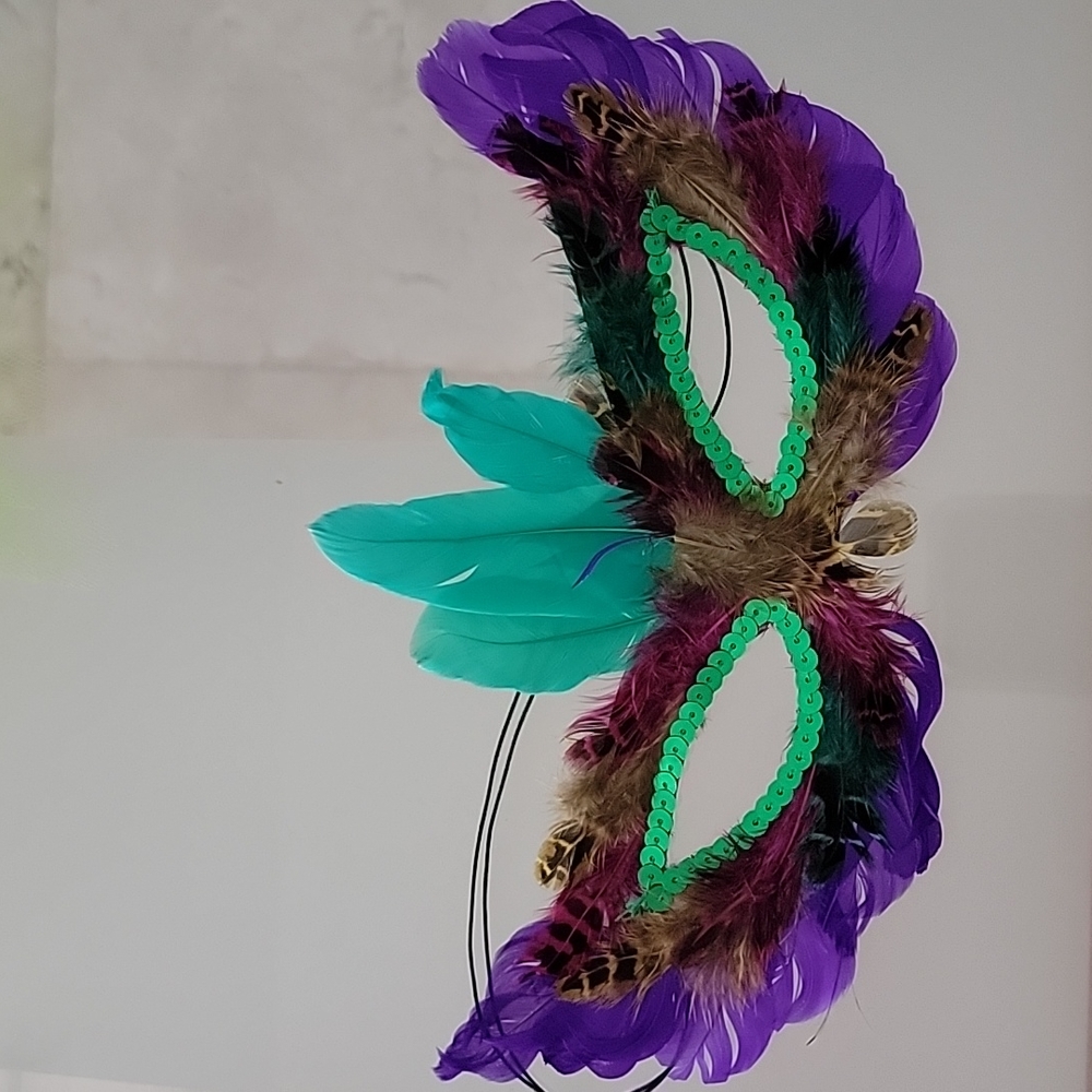 Mask New Halloween Masquerade Feather Spangle Eye Mask NEW 10 inch